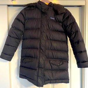 Patagonia black down jacket girls medium 10